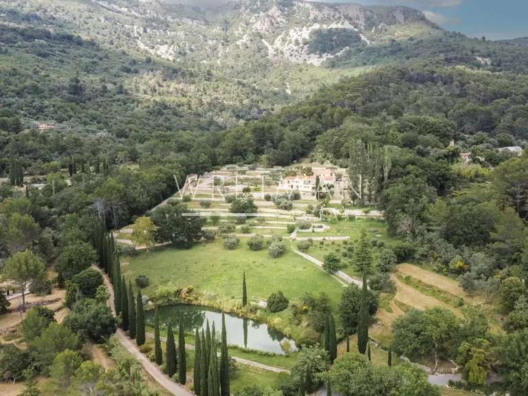 Maison Bargemon - 5 chambres - 270m²