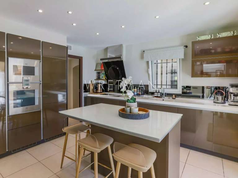 Maison Montauroux - 5 chambres - 243m²