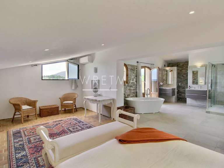 Maison Tourrettes - 4 chambres - 200m²