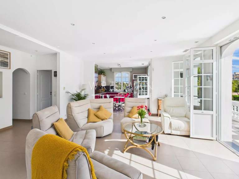 House Juan-les-pins - 4 bedrooms - 183m²
