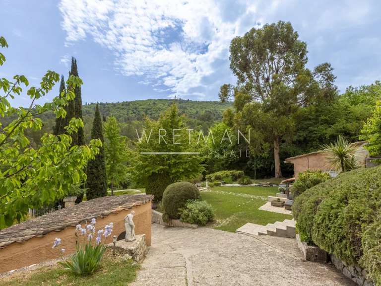 House Le Bar-sur-Loup - 4 bedrooms - 200m²