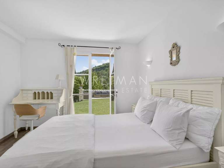 House Le Bar-sur-Loup - 4 bedrooms - 200m²