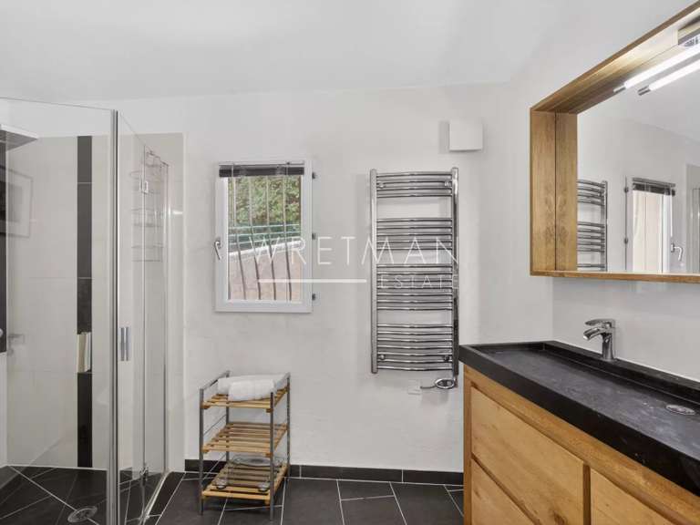 House Le Bar-sur-Loup - 4 bedrooms - 200m²