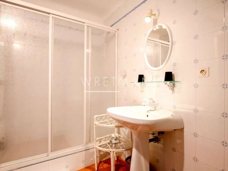 House Le Bar-sur-Loup - 5 bedrooms - 238m²