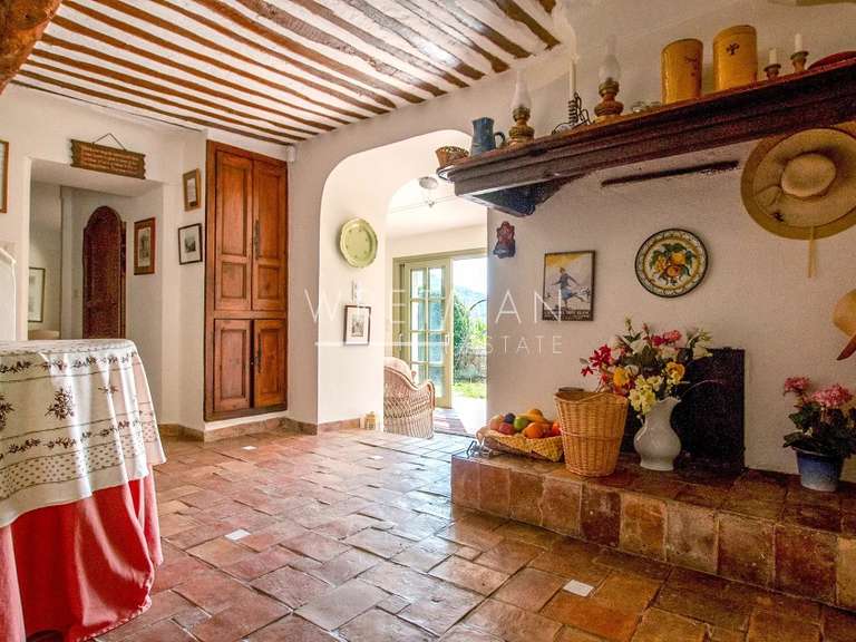 House Le Bar-sur-Loup - 5 bedrooms - 238m²