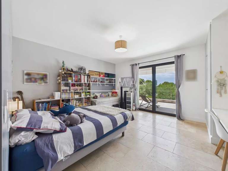 House Roquefort-les-Pins - 439m²