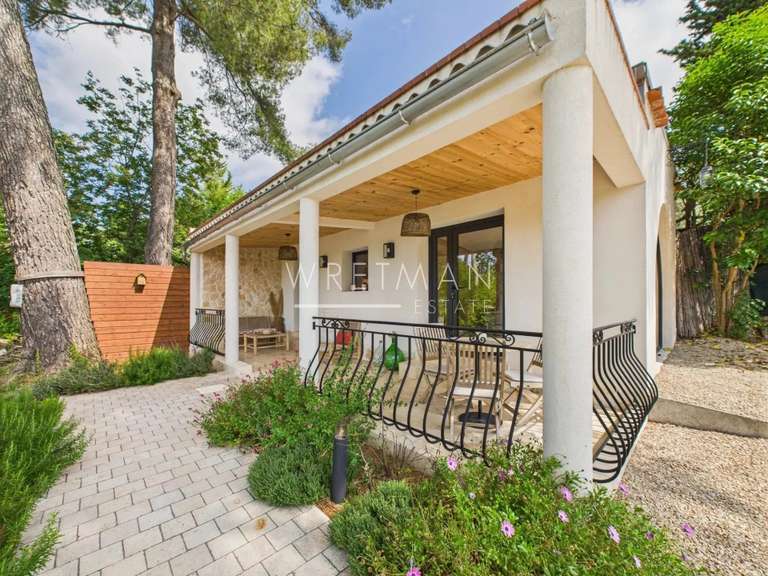 House Roquefort-les-Pins - 439m²