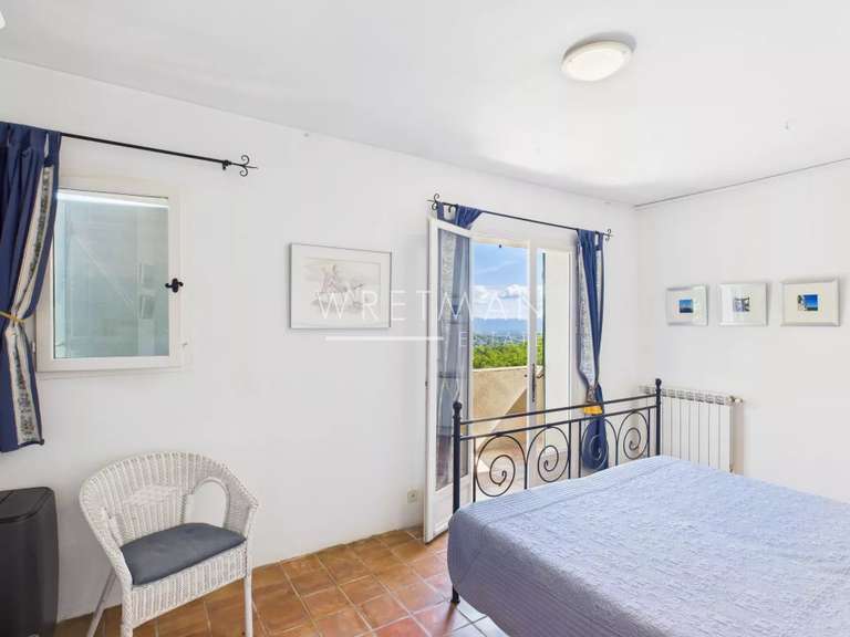 Maison Le Cannet-des-Maures - 4 chambres - 176m²