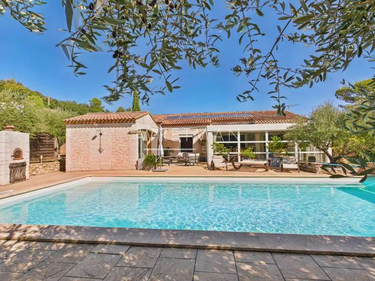 Maison Flassans-sur-Issole - 4 chambres - 164m²