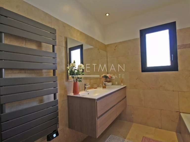 House Lorgues - 3 bedrooms - 158m²