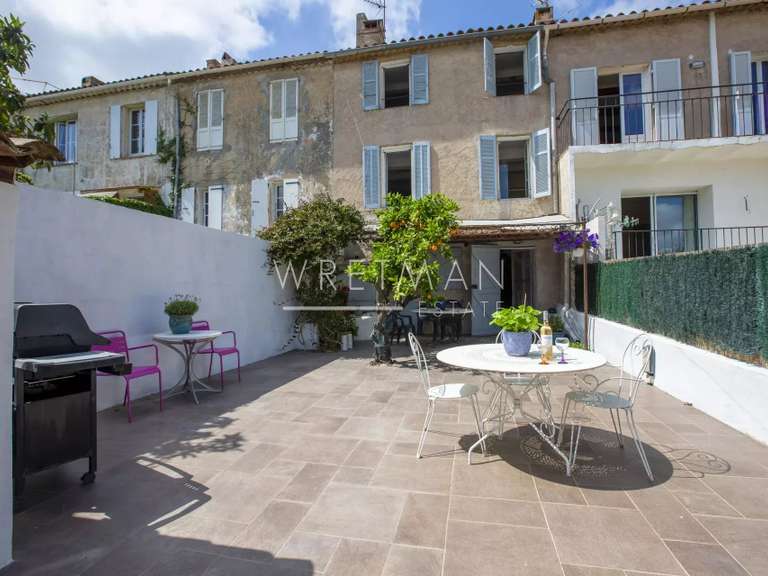 Maison Plan-de-la-Tour - 3 chambres - 195m²