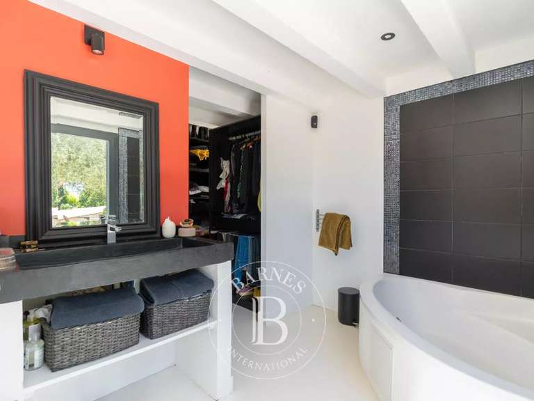 Maison Aubagne - 5 chambres - 305m²