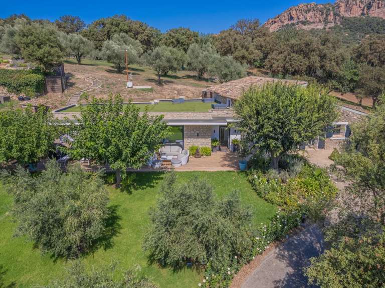 House Roquebrune-sur-Argens - 4 bedrooms - 230m²