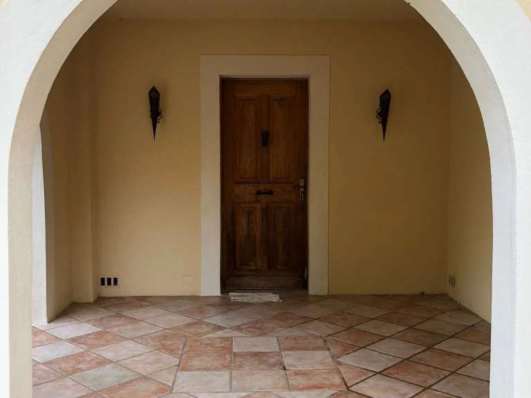 Maison Bagnols-en-Forêt - 3 chambres - 180m²