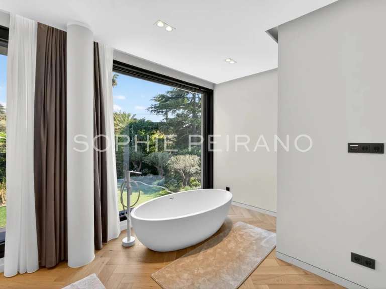 Maison Cap-d-antibes - 6 chambres - 403m²
