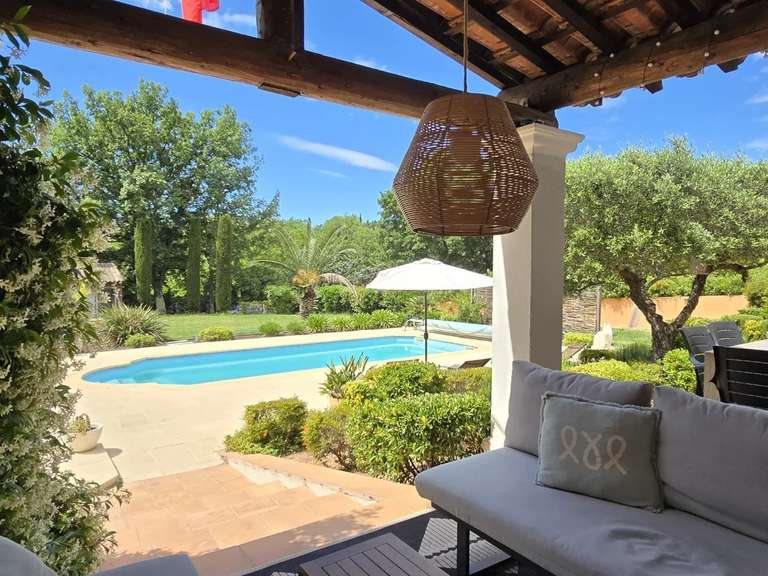 Maison Bagnols-en-Forêt - 3 chambres - 240m²