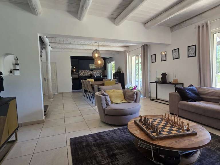 Maison Bagnols-en-Forêt - 3 chambres - 240m²