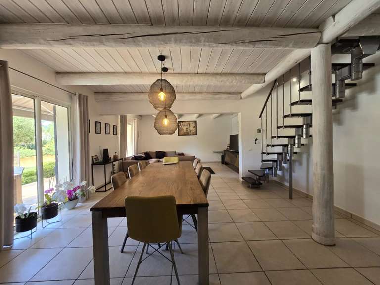 Maison Bagnols-en-Forêt - 3 chambres - 240m²