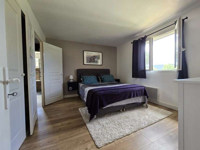 Maison Bagnols-en-Forêt - 3 chambres - 240m²