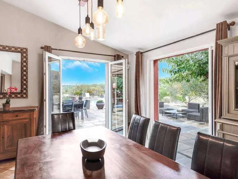 Maison Bagnols-en-Forêt - 4 chambres - 200m²