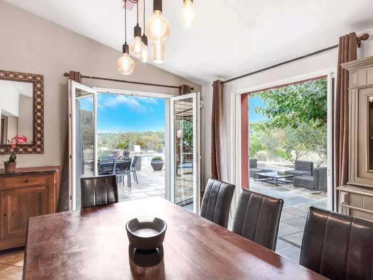 Maison Bagnols-en-Forêt - 4 chambres - 200m²