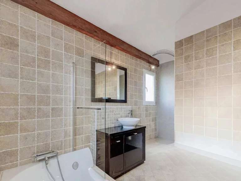 Maison Bagnols-en-Forêt - 4 chambres - 200m²