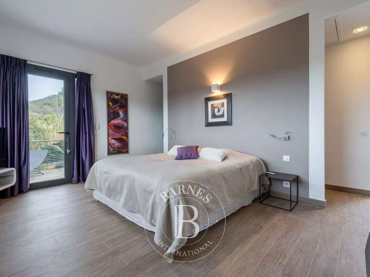 House Cassis