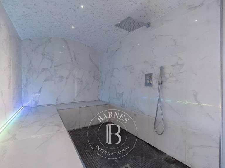 Maison Marseille 12e - 5 chambres - 480m²