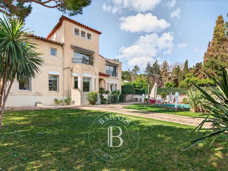 Maison Marseille 8e - 4 chambres - 293m²