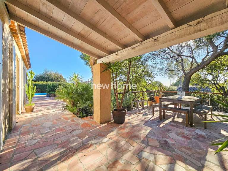 Maison Boulouris - 5 chambres - 185m²