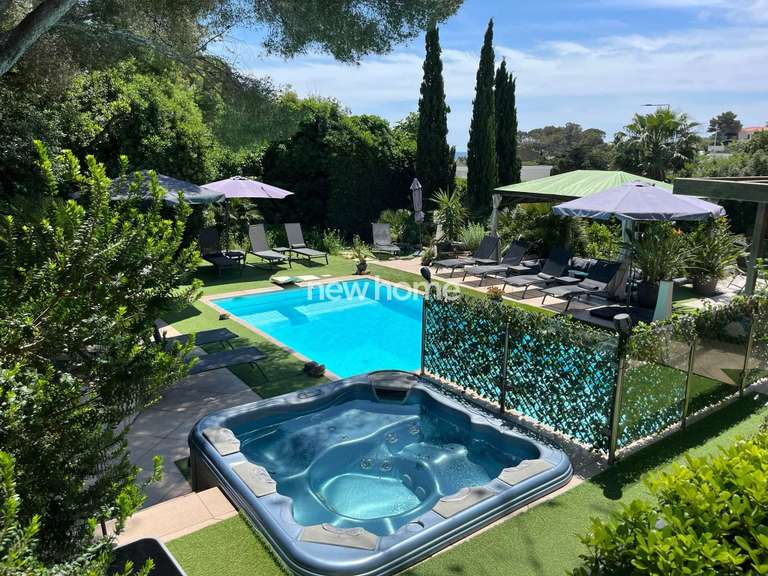 Maison Fréjus - 9 chambres - 308m²