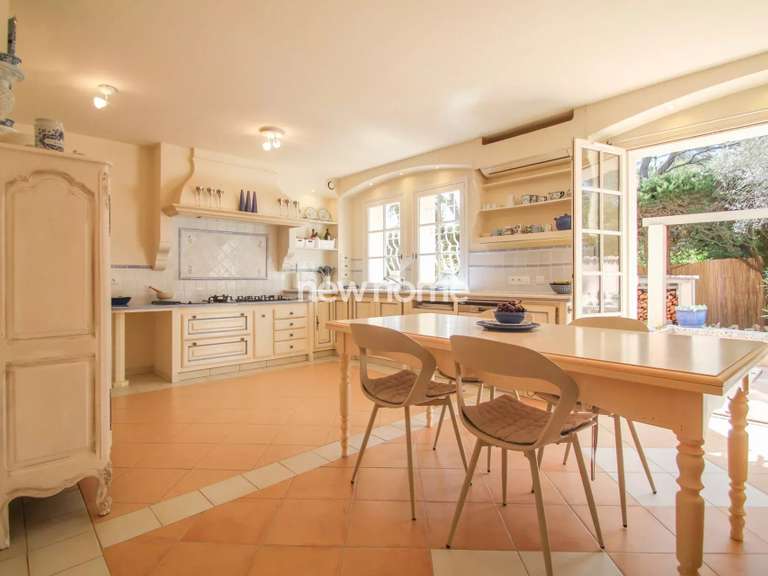 Maison Saint-Raphaël - 5 chambres - 275m²