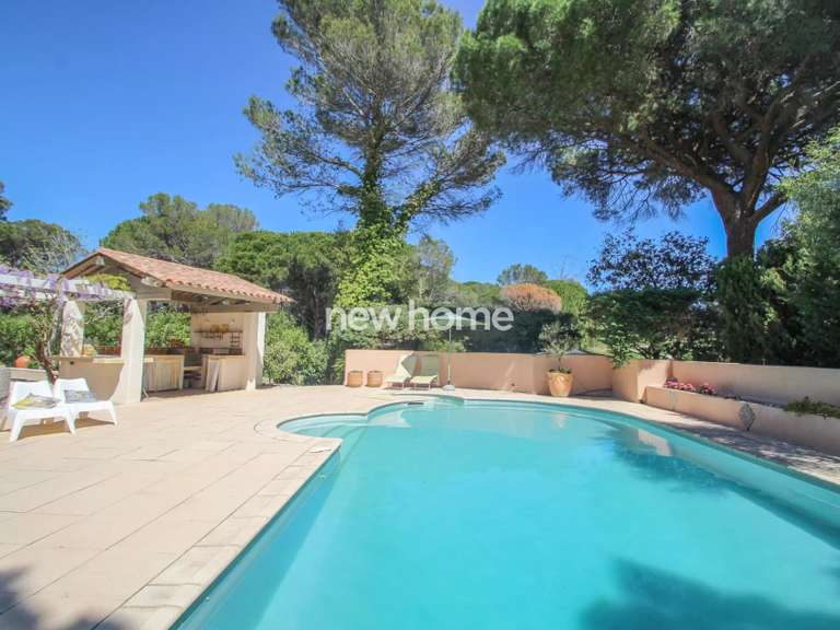 Maison Saint-Raphaël - 5 chambres - 275m²