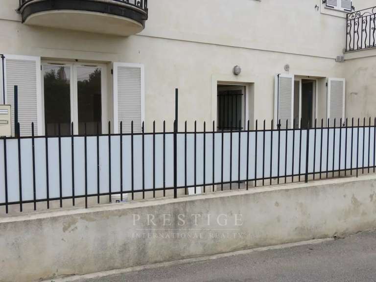 House Juan-les-pins - 2 bedrooms - 209m²