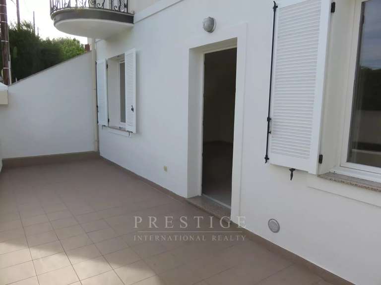House Juan-les-pins - 2 bedrooms - 209m²