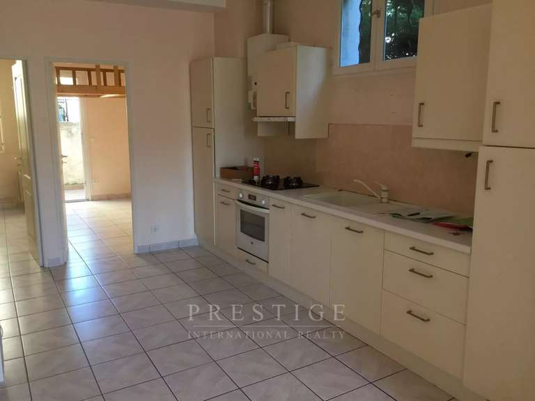 House Juan-les-pins - 2 bedrooms - 209m²