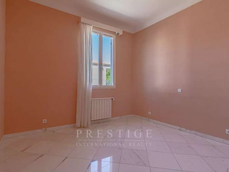 House Juan-les-pins - 2 bedrooms - 209m²