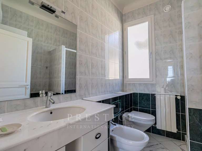 House Juan-les-pins - 2 bedrooms - 209m²