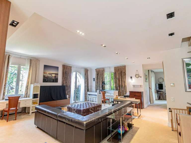 House Cap-d-antibes - 3 bedrooms - 247m²