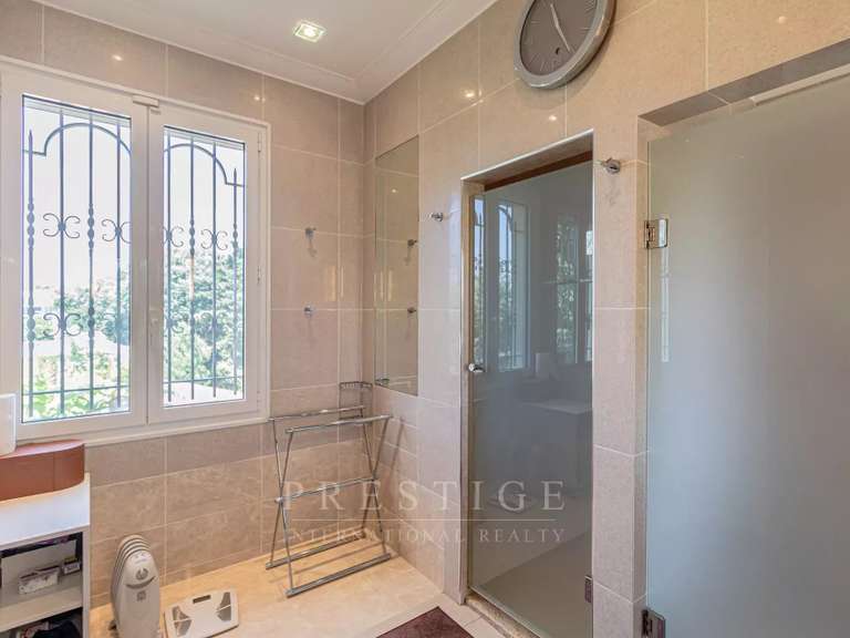 House Cap-d-antibes - 3 bedrooms - 247m²