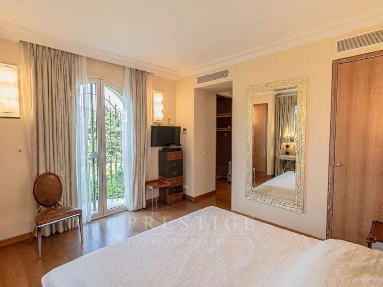 House Cap-d-antibes - 3 bedrooms - 247m²