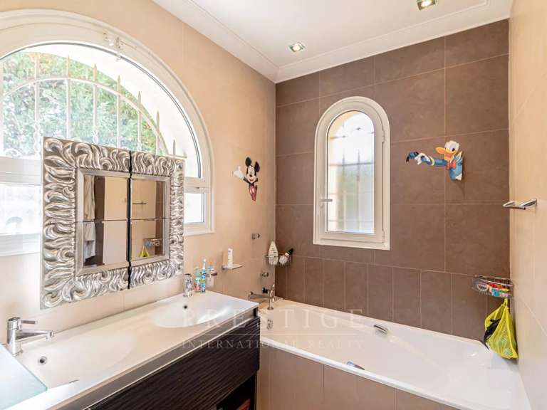 House Cap-d-antibes - 3 bedrooms - 247m²
