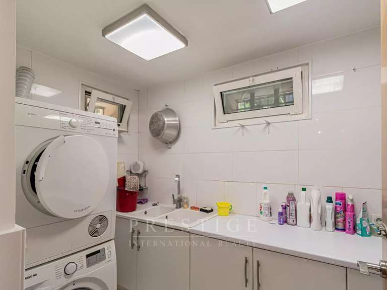 House Cap-d-antibes - 3 bedrooms - 247m²