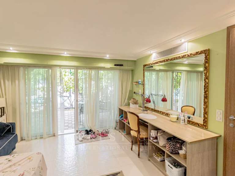 House Cap-d-antibes - 3 bedrooms - 247m²