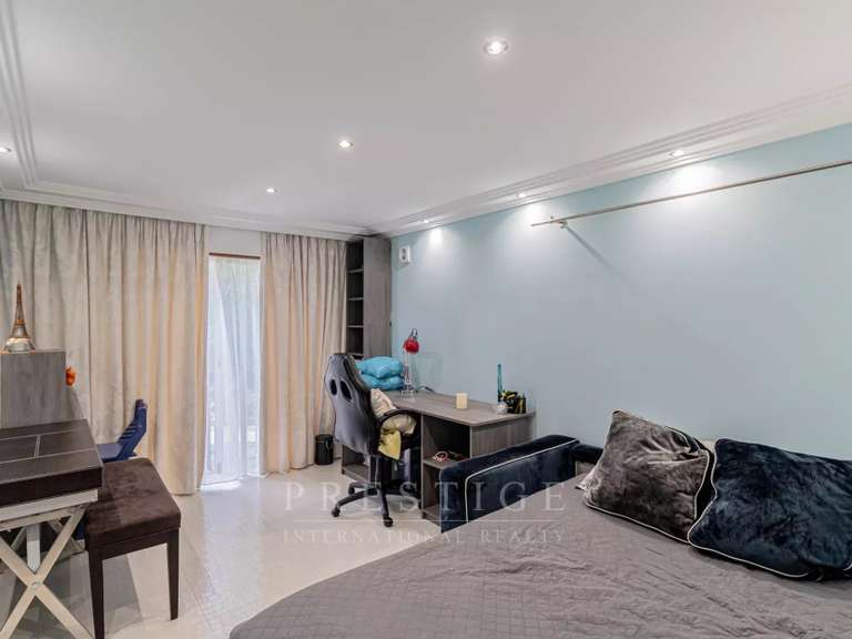 House Cap-d-antibes - 3 bedrooms - 247m²