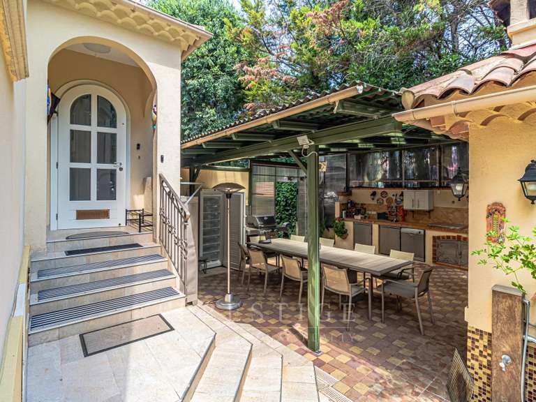 House Cap-d-antibes - 3 bedrooms - 247m²