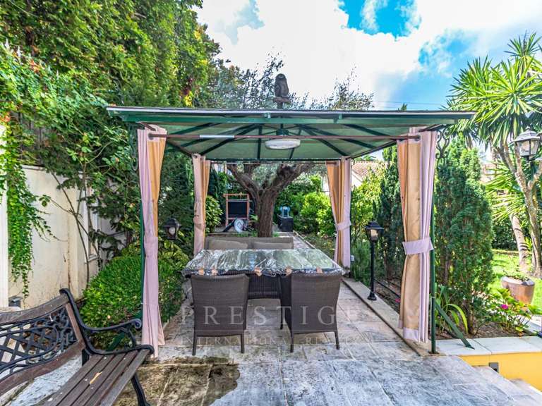 House Cap-d-antibes - 3 bedrooms - 247m²