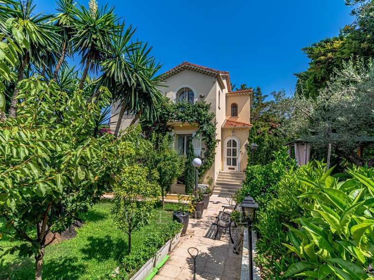 House Cap-d-antibes - 3 bedrooms - 247m²