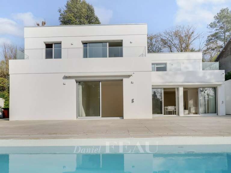 House Bougival - 4 bedrooms - 200m²