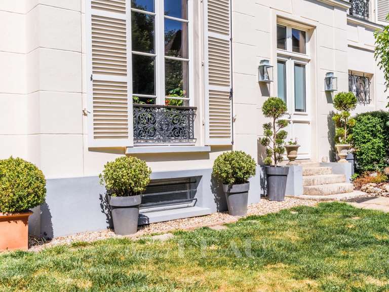 Maison Montfort-l'Amaury - 4 chambres - 250m²